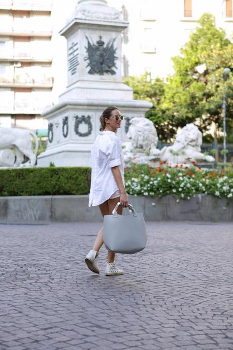 lovehandmade fashion blog_barbara valentina grimaldi fashion blogger_zara white shirt maxibag_shades opsobjects venne quay_bershka flower shorts_white studded sneakers 