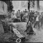 Bohemian Grove 2014: politici, militari e gente che conta brindano alla devastazione del mondo (NOMI e FOTO) BohemianGrove_Ritual1