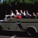 Bohemian Grove 2014: politici, militari e gente che conta brindano alla devastazione del mondo (NOMI e FOTO) grovebus