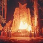 Bohemian Grove 2014: politici, militari e gente che conta brindano alla devastazione del mondo (NOMI e FOTO) BohemianGrove_cremation_of_care1