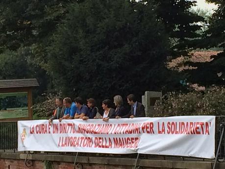 PAVIA. Il ringraziamento dei dipendenti della Maugeri ai pavesi attraverso uno striscione