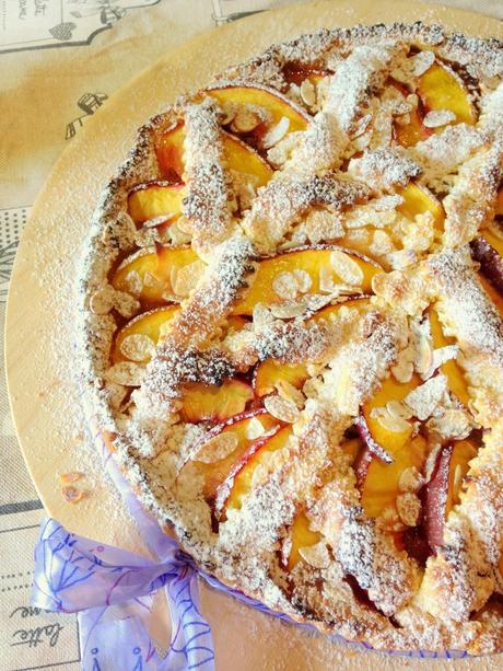 Crostata alle Mandorle con Amaretti e Nettarine di Romagna