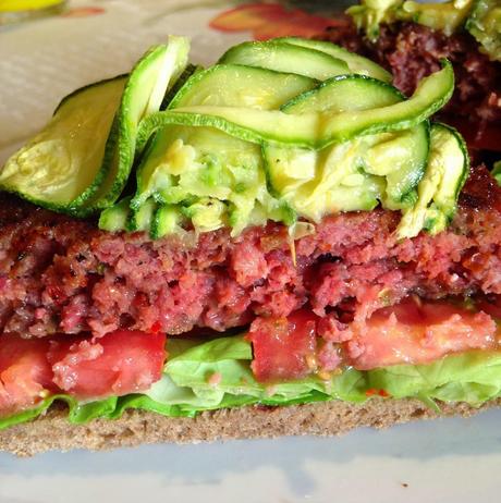 Hamburger speziati con Pane di Segale, Pomodoro, Insalata e Zucchine...