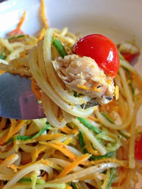 Spaghetti quadrati con Sgombro, Verdure dell'Orto e Pane Croccante