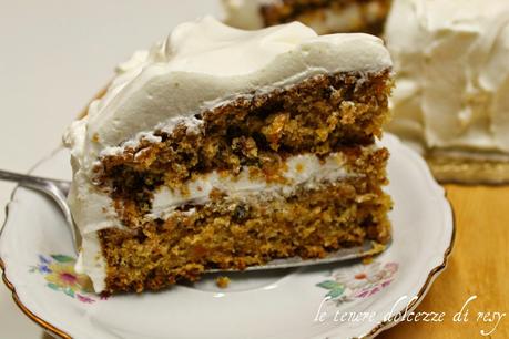 Carrot cake  with cream cheese frosting - la torta di carote anglo-americana