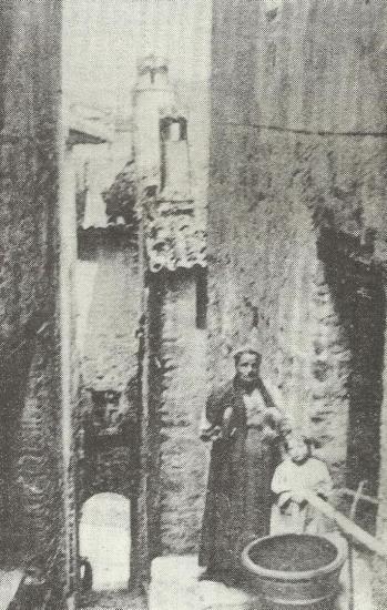 Barga - Un vicolo visto da via Pretorio  - Foto tratta da 