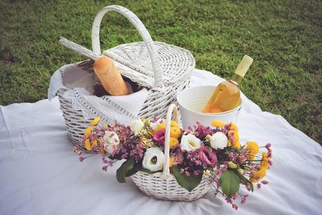 LOVE IS A VINTAGE CHIC WEDDING PIC-NIC