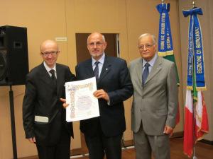 Il Gen. Francesco Lijoi premiato da Claudio Ricci sindaco di Assisi e francesco la Rosa di Goodmorningumbria