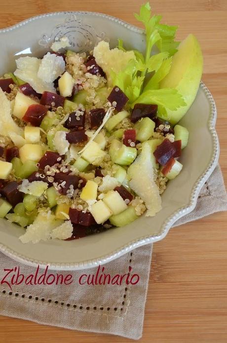 Insalata di quinoa con barbabietola rossa e mela verde