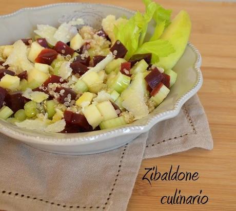 Insalata di quinoa con barbabietola rossa e mela verde