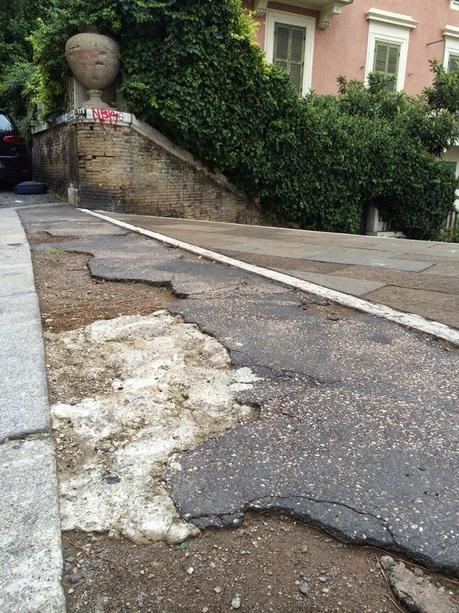 Colle Oppio. Guardate le foto perché questo è ciò che a Roma consideriamo un quartiere di lusso. Per davvero!