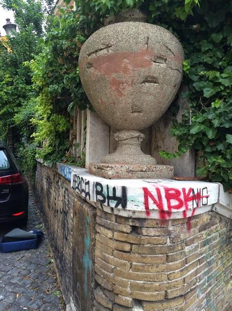 Colle Oppio. Guardate le foto perché questo è ciò che a Roma consideriamo un quartiere di lusso. Per davvero!