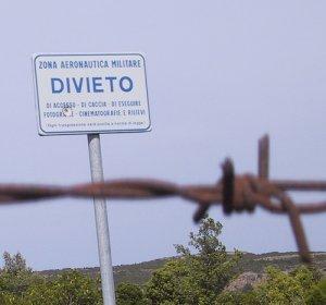 SARDEGNA - Un caccia tedesco distrugge 32 ettari di macchia mediterranea