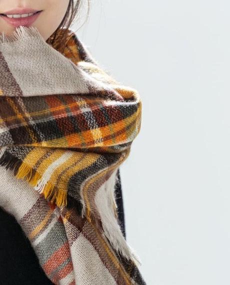 Zara tartan scarf: le maxi sciarpe in lana scozzese
