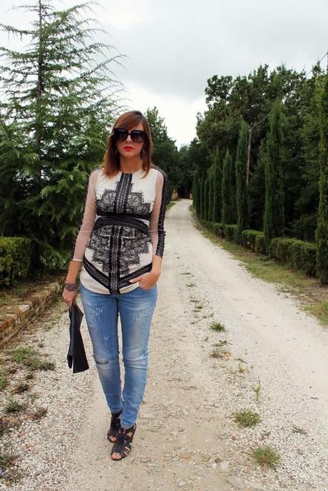 Outfit: mini abito e jeans