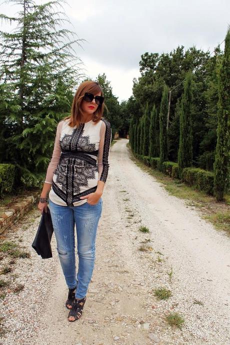 Outfit: mini abito e jeans