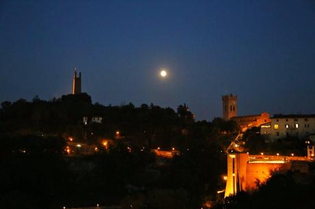 luna piena nel cielo sopra San Miniato