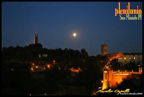 luna piena nel cielo sopra San Miniato