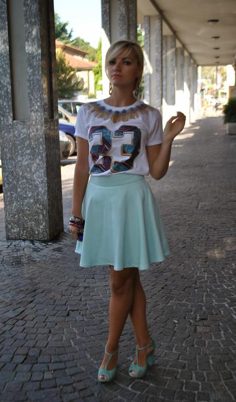 outfit gonna a ruota e t-shirt outfit gonnaa ruota verde acqua outfit gonnaa ruota turchese outfit tee trend orecchini majique scarpe il laccio occhiali con lenti a cuore maglia tee trend con il numero 23 stampato e maxi collana disegnata abbinamenti gonna e t-shirt outfit gonna e t-shirt outfit gonna e tacchi outfit estivi outfit estate 2014 outfit estivi ragazza outfit settembre 2014 outfit round skirt outfit t-shirt and skirt majique jewels majique london earrings majique fashion bloggers italy fashion blogger italiane fashion lookbook street style street style round skirt street style gonna a ruota street style t-shirt outfit mariafelicia magno fashion blogger di colorblock by felym outfit di colorblock by felym fashion blog di mariafelicia magno fashion blogger bionde milano smalto azzurro