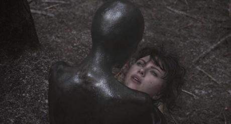 Under the skin ( 2013 )