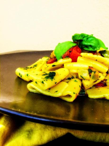 Pasta con melanzane, peperoni e...quel piccolo tocco in più