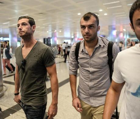 Footballers Pandev and Dzemaili arrive in Istanbul