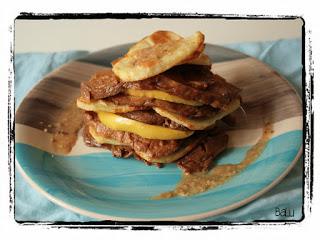 STRATIFICATA di SEITAN, MELA e PATATE con SALSA AROMATICA ALLE NOCI