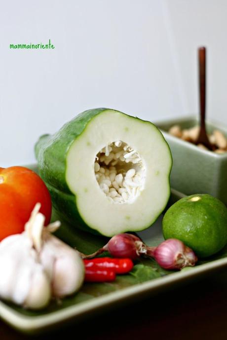 Insalata Thai di papaya verde, frutto dalle tante proprietà