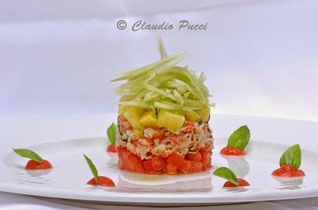 Insalata di polpa di granchio com pomodoro,ananas e sedano