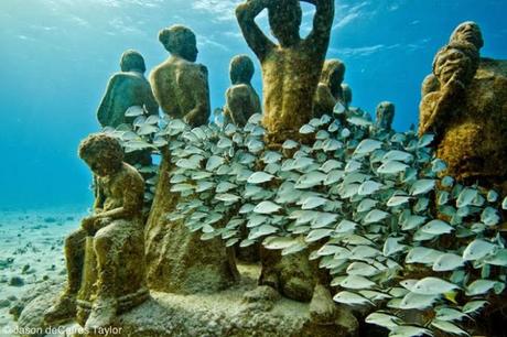 Uno dei gruppi scultorei di Jason deCaires Taylor, immersi nei fondali di Grenada