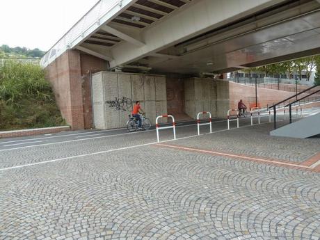 Ponte della Musica. Ecco le condizioni vergognose in cui versa la bella infrastruttura da poco inaugurata al quartiere Flaminio