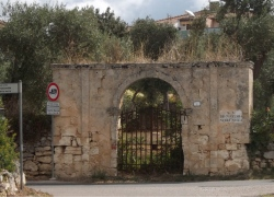 Luna e Sole, a Sassari il valore simbolico di un portale.