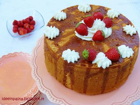 Chiffon Cake con Caramello Salato, Fragole e Panna