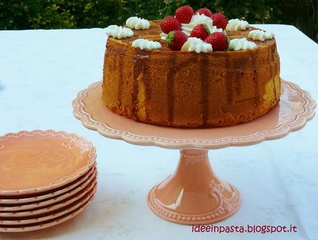 Chiffon Cake con Caramello Salato, Fragole e Panna