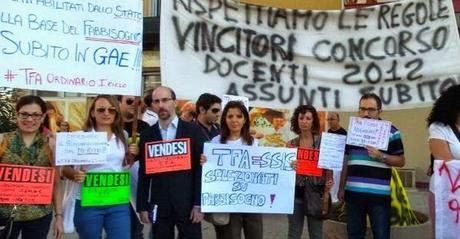Quello che i tg non vi faranno vedere: renzi contestato a Palermo