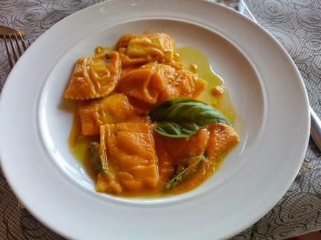 Le promesse matrimoniali di Fede e Squalo presso La Cascina