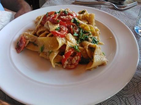 Le promesse matrimoniali di Fede e Squalo presso La Cascina