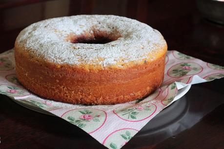 Ciambellone al cocco e gocce di cioccolato