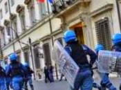 50mila protestare blocco stipendi militari poliziotti