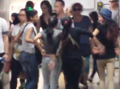 Video. ladre della stazione Colosseo allestiscono spettacolino hard. Tanto padrone sono loro