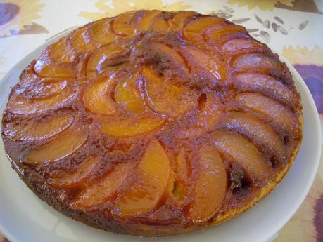 TORTA ALLE PESCHE E CARAMELLO