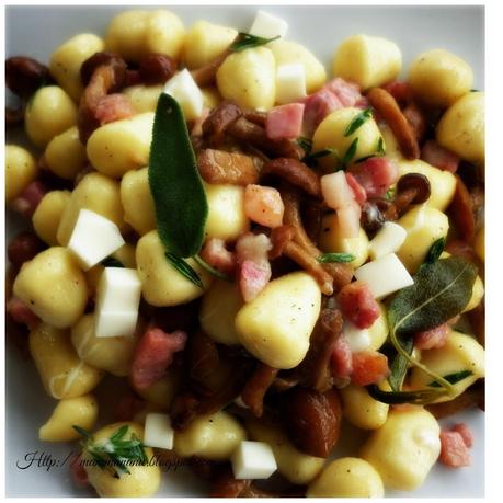 TENEROTTI AL BURRO E SALVIA CON PANCETTA,FUNGHI CHIODINI E SCAMORZA BIANCA