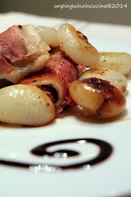 Rotolini di platessa allo speck con cipolline