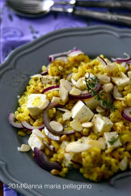 #lebuonericette e l'Insalata di orzo allo zafferano con feta, cipolla di Tropea e mandrole