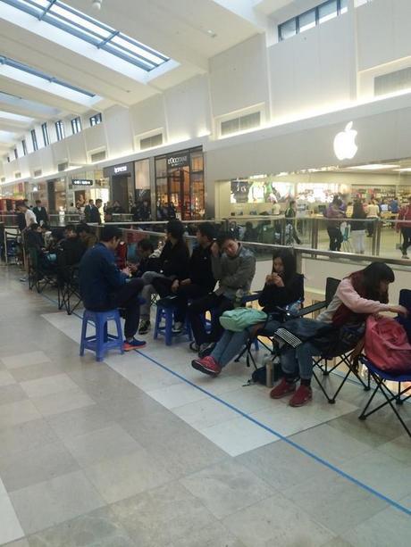 Iniziano le file davanti gli AppStore per acquistare iPhone 6 e iPhone 6 Plus iphone6launchaus_1
