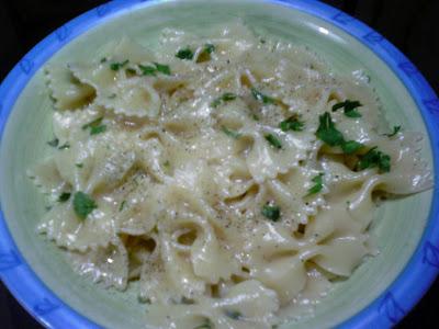 Farfalle cu a nzogna, caso e ova - farfalle con sugna, formaggio e uova