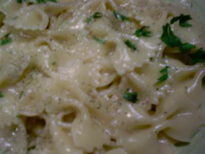 Farfalle cu a nzogna, caso e ova - farfalle con sugna, formaggio e uova