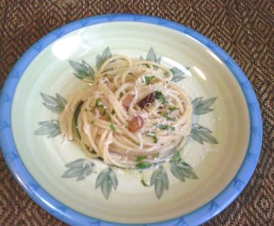 vermicelli aglio e uoglio  ( aglio e olio )