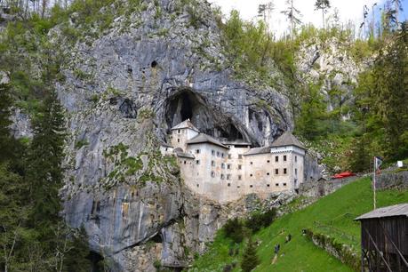 IL CASTELLO DI PREDJAMA