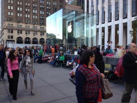 file-d-attente-apple-store-cinquieme-Avenue-New-York1